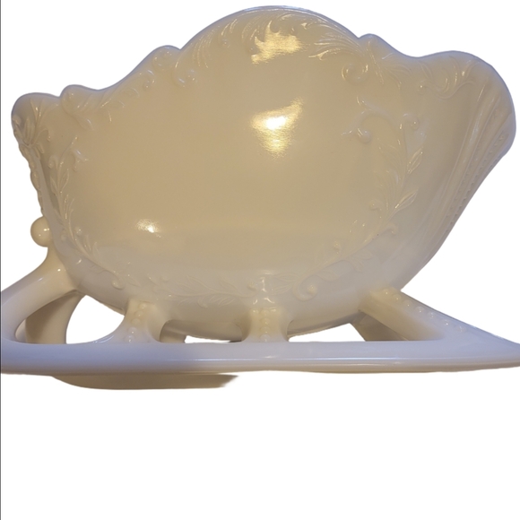 Westmoreland Milk Glass Sleigh Candy/Nut Dish - Picture 5 of 10